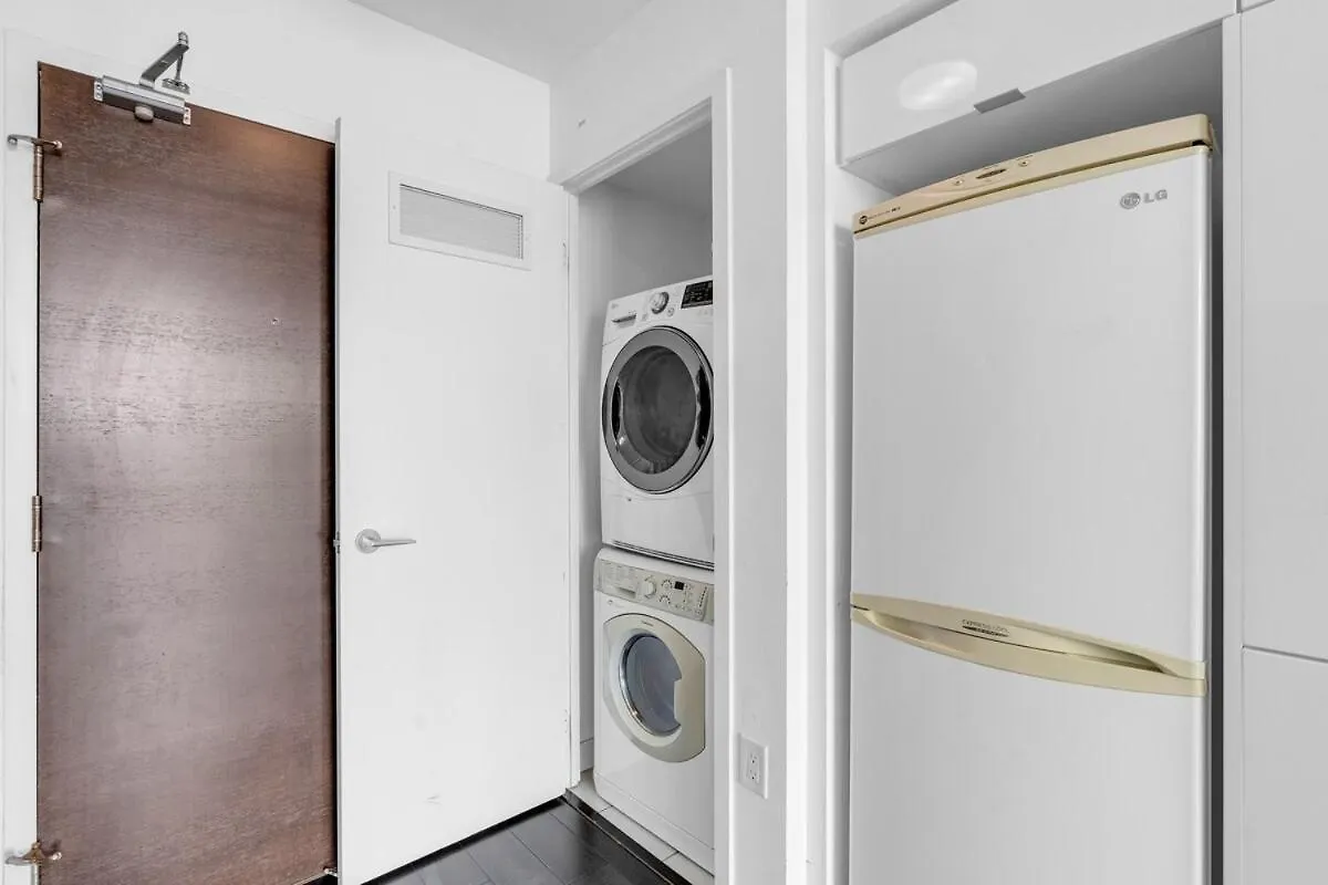 Prestige Downtown Suite - Free Parking Toronto Apartment
