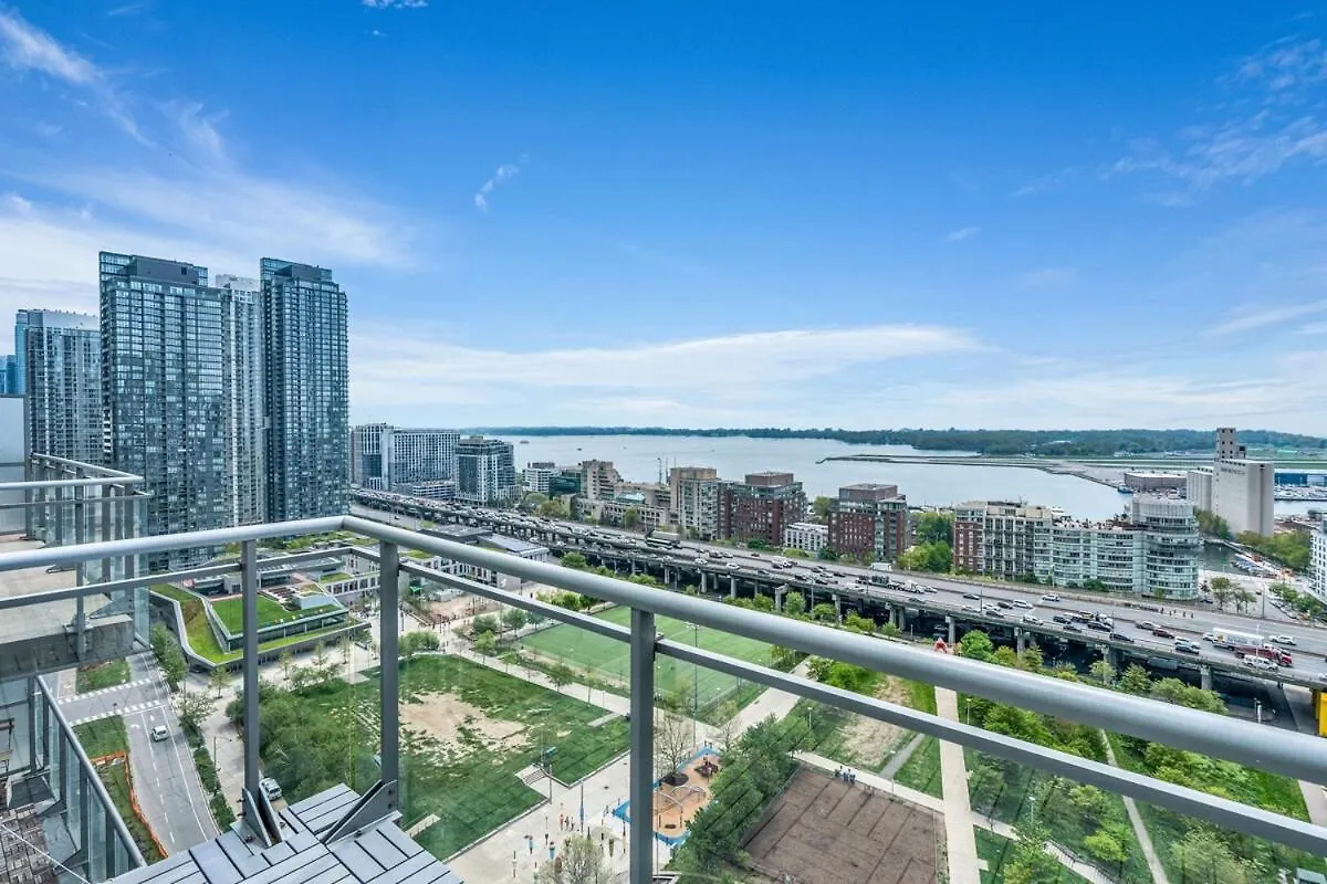 Prestige Downtown Suite - Free Parking Toronto