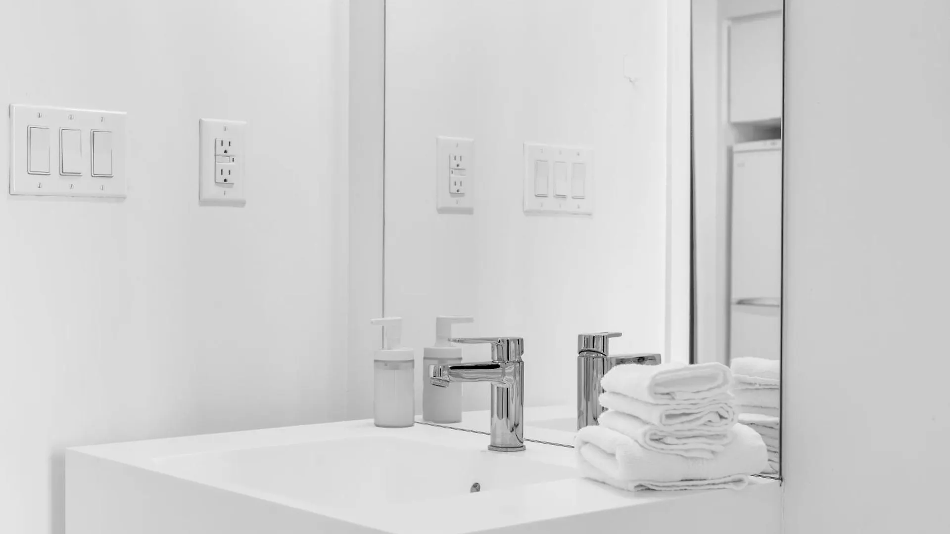 Prestige Downtown Suite - Free Parking Toronto Apartment